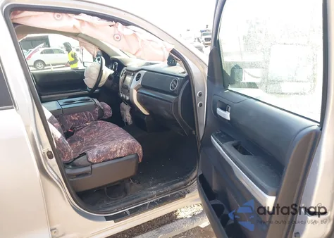 2014 Toyota Tundra Sr5 5.7L V8 z USA, uszkodzony, nr VIN 5TFCY5F12EX016377